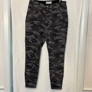 Women’s Camo skinny jeans